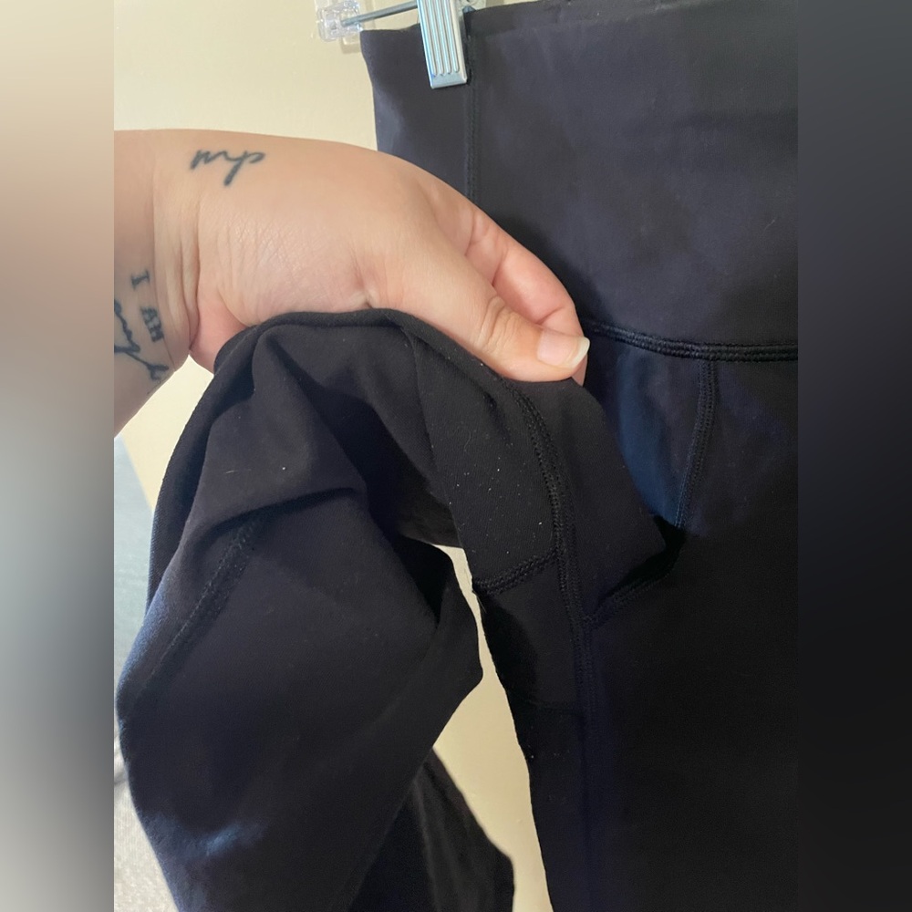 ✨Lululemon Crop Capri Leggings Gather & Crow Split Leg Size 2 - Picture 4 of 9
